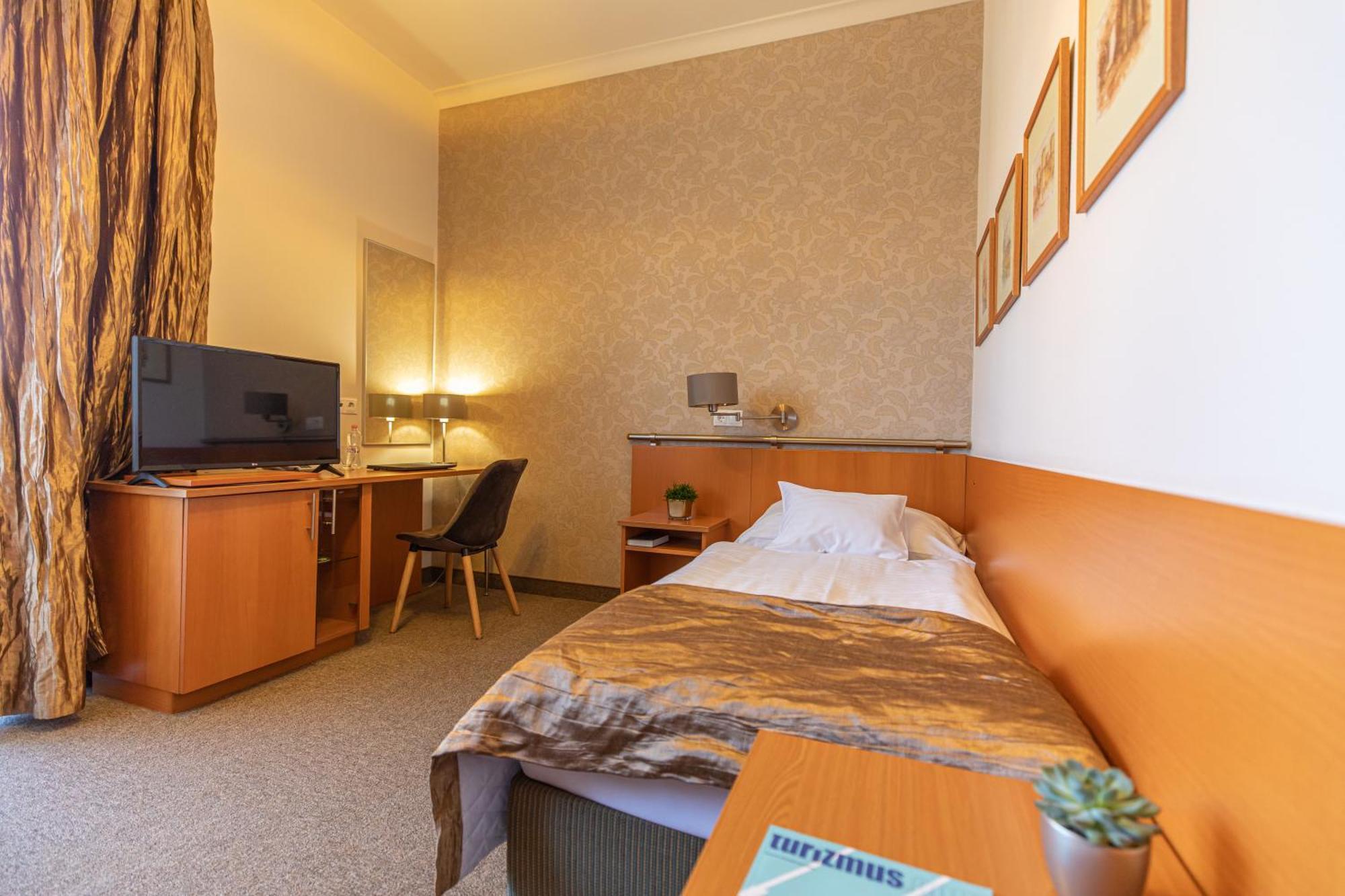 City Hotel Miskolc Kültér fotó